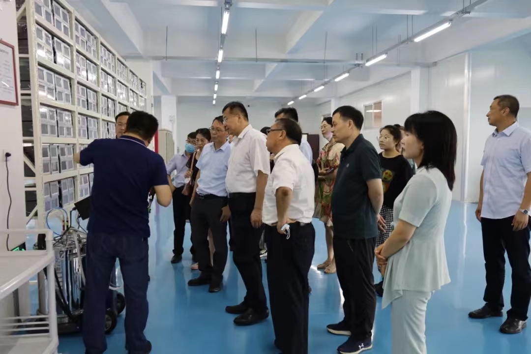 青岛市科协主席带领青岛市级学会服务团到莱西考察并到中邦指导工作