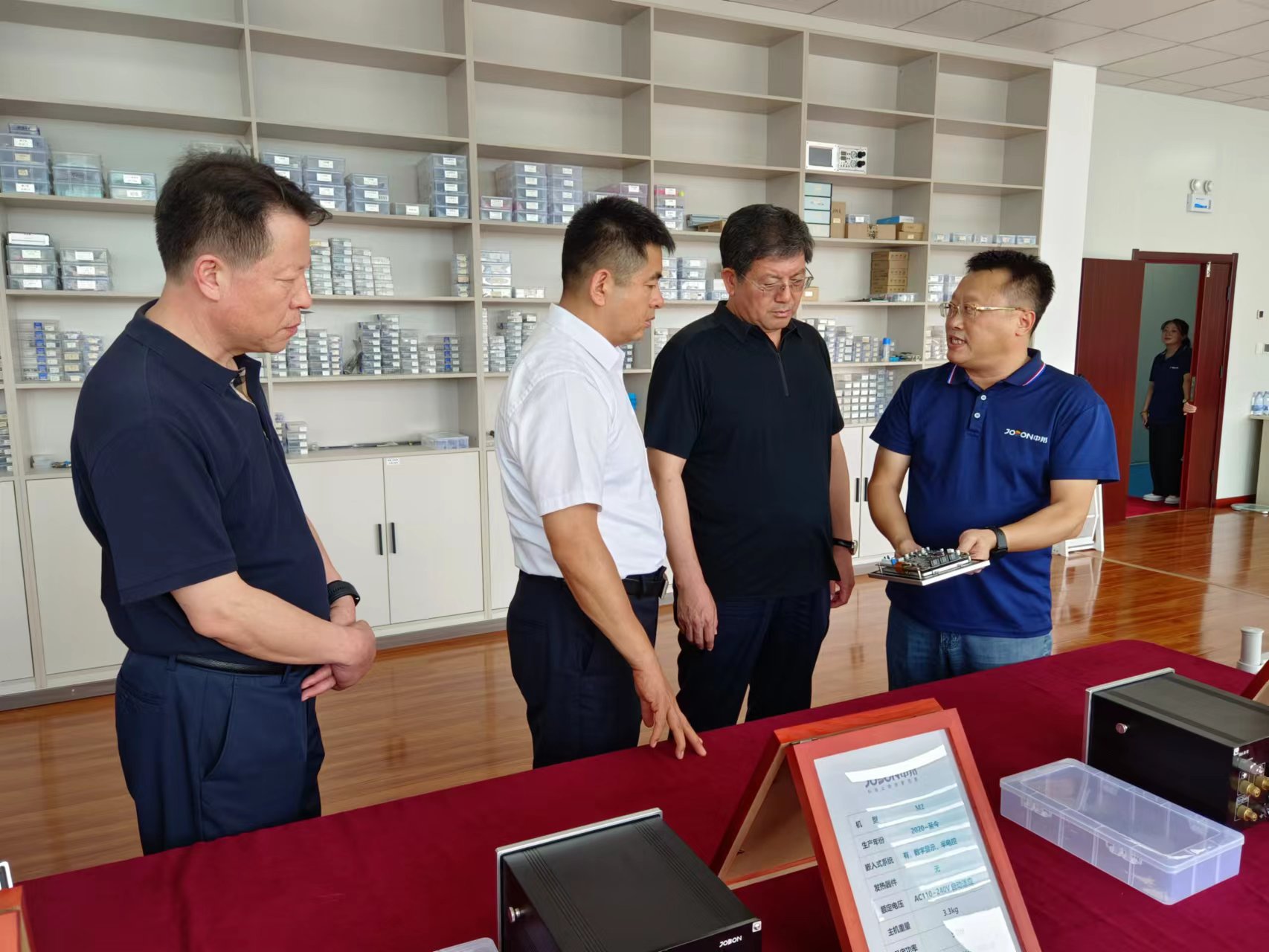青岛市政府秘书长李虎成到中邦视察调研